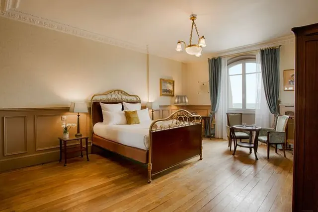 Visite guidée de la chambre Marcel Proust