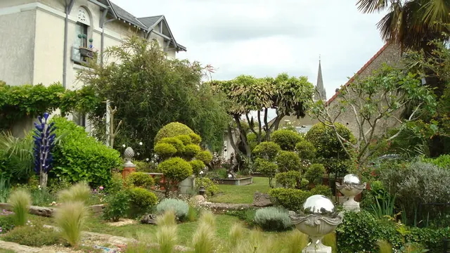 Visite du jardin bleu à Laigné Saint Gervais