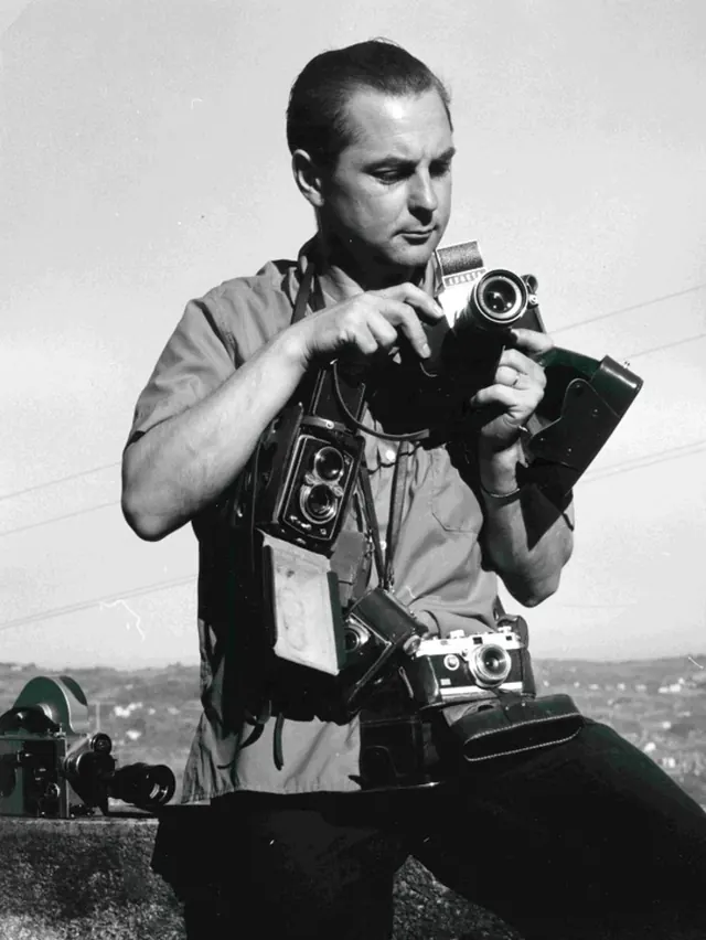 Exposition Photo de famille : quand les appareils racontent l’histoire photographique - Roger BELLONE