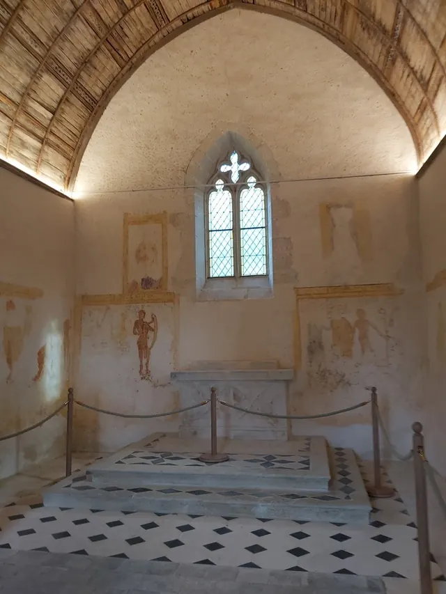 Chapelle de Tous-les-Saints et sa rare danse macabre