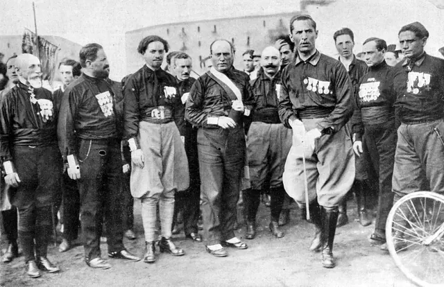 Mustapaitojen maa – Italialainen fasismi 1919–1945