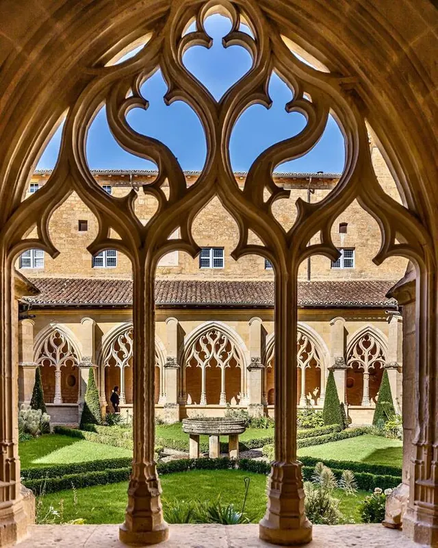 Visite guidée au cloître de Cadouin