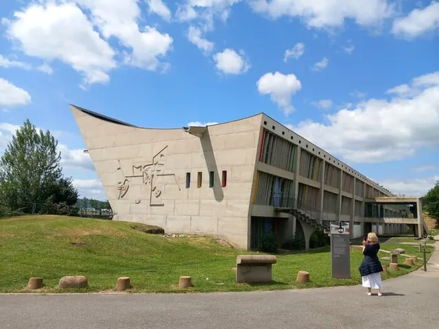 Visites à deux voix de la Maison de la Culture et de l'église Saint-Pierre