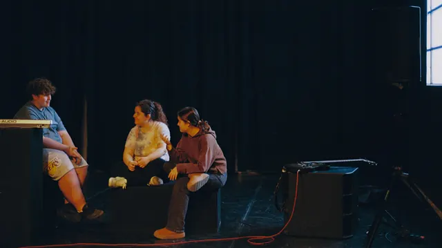 Teatre "Happy end" Dramatúrgica Roberto Fratini, Autoria i Direcció Nico Jongen, en Col.laboració amb Berta Frigola Ça Marche