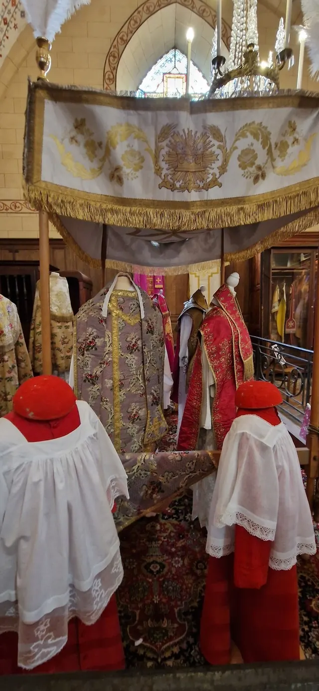 Exposition d'habits et objets liturgiques