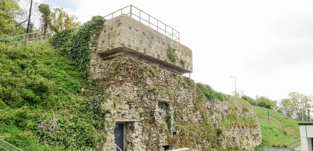 Visite guidée du poste de commandement de l'artillerie côtière de l'armée de terre allemande
