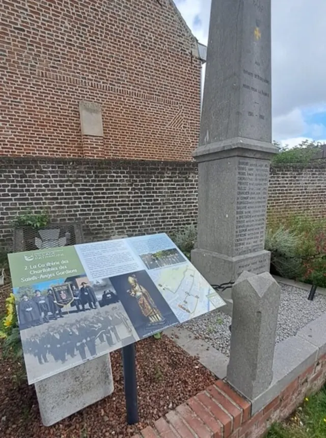 LE PARCOURS VILLAGE PATRIMOINE DE FOUQUIERES LEZ BETHUNE