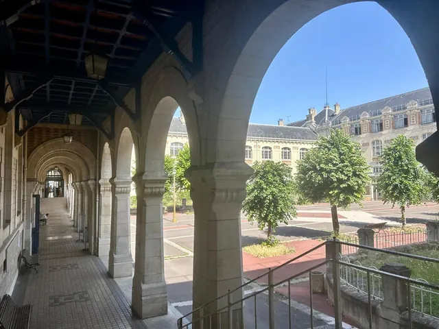 Visite et histoire du Lycée Voltaire à Paris 11ème