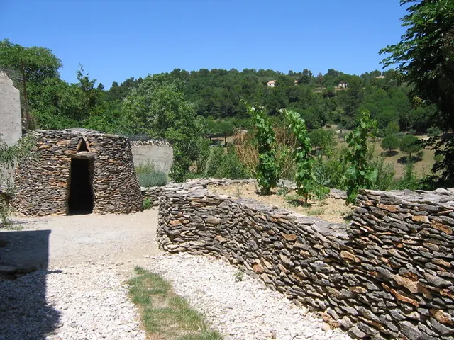 Visite commentée de l'espace pierre sèche et de l'église Saint-Marie