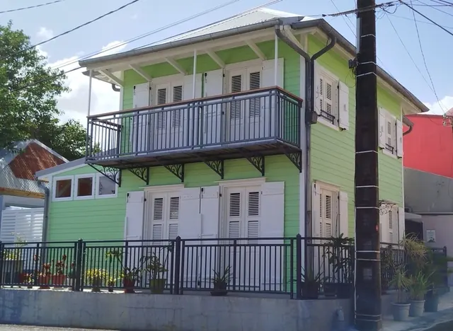 Présentation d'une maison de type colonial centenaire