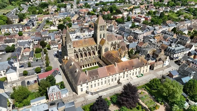 Visite guidée : les métamorphoses d'une abbaye du Moyen Âge à nos jours