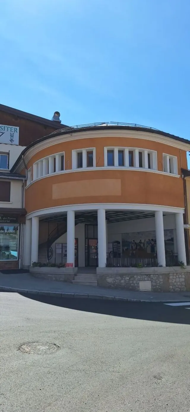 Visite guidée des Bains-douches Art déco de Mijoux