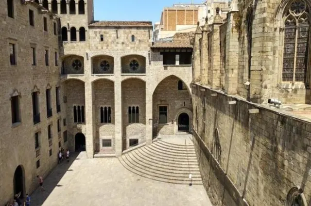 Visita comentada 'A porta tancada: De la ciutat romana al Palau Reial Major medieval'
