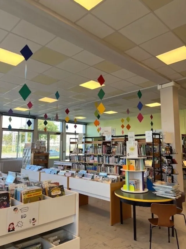 La bibliothèque des Rives du Cher dans son quartier