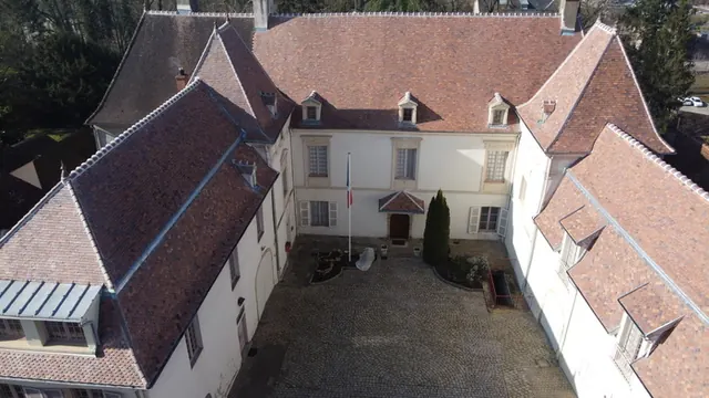 Visite inattendue de la sous-préfecture